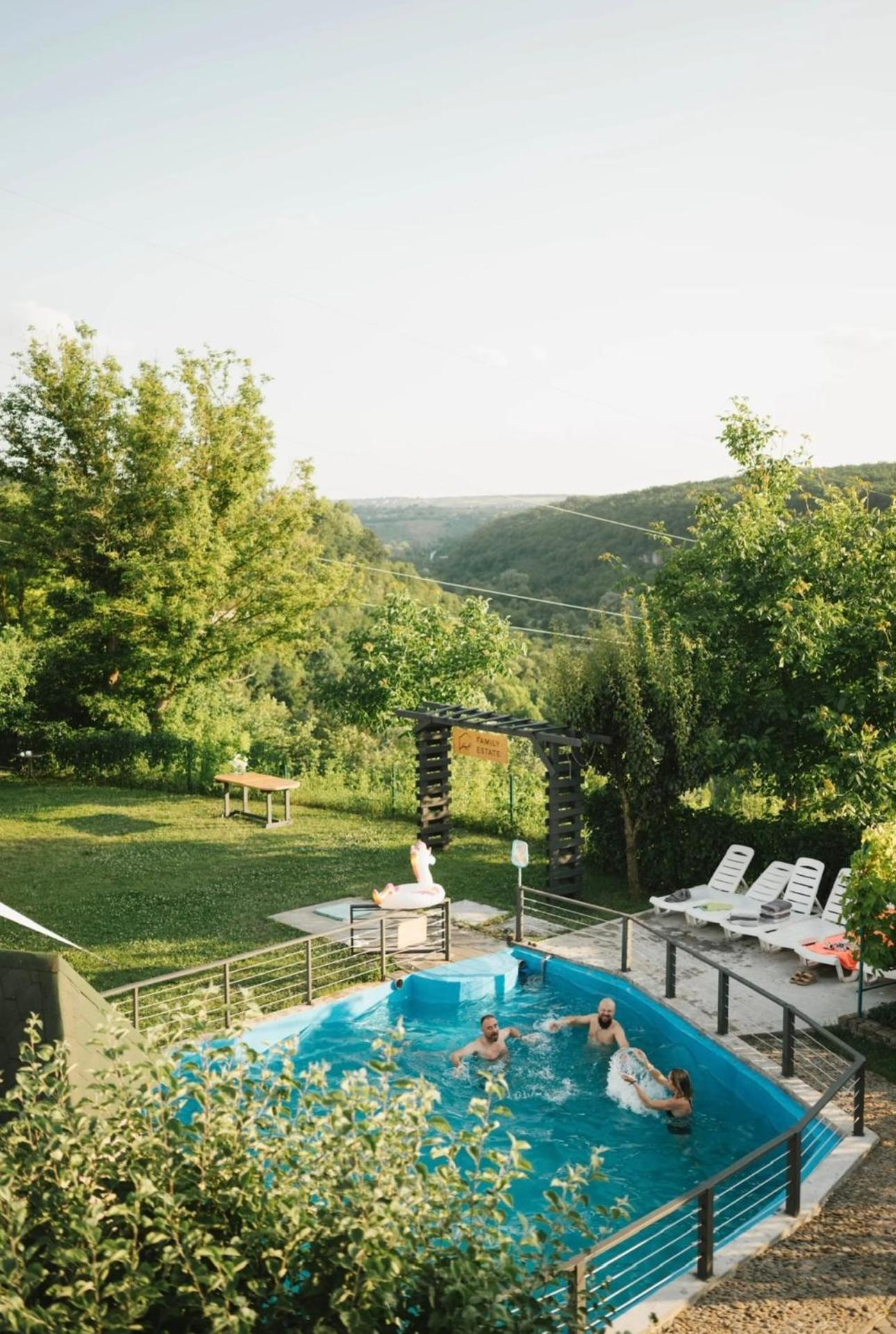 Villa Сottage "Family Estate" à Kamianets-Podilsky Extérieur photo